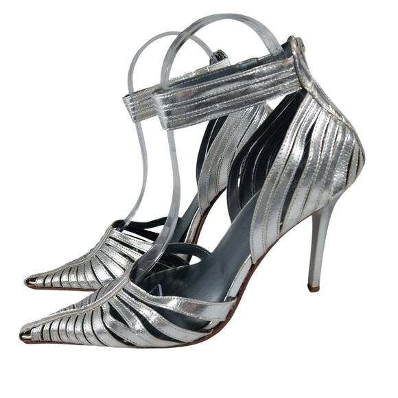 MICHAEL ANTONIO! SILVER VEGAN LEATHER MULTI-STRAP/LADDERED HEELS! SZ 5.5M - Picture 10 of 10